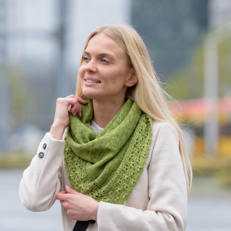 Elegancki szal z wełny merino w kolorze leśnej zieleni